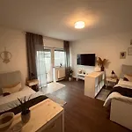아파트 Grosse Fuer Monteure - -