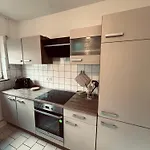 아파트 Grosse Fuer Monteure - - *
