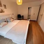 Grosse Fuer Monteure - - 아파트