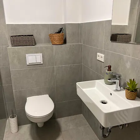 Apartment Grosse Fuer Monteure - - *