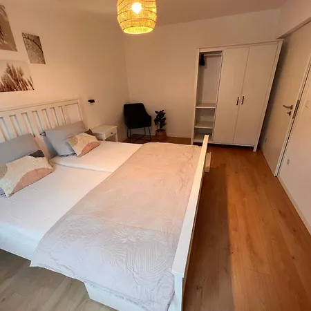 Grosse Fuer Monteure - - Apartment