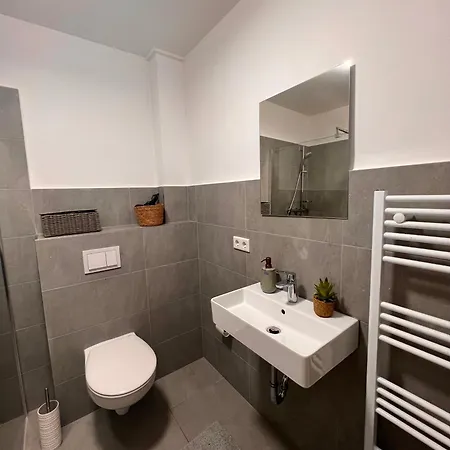 Apartment Grosse Fuer Monteure - - *